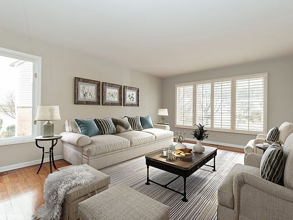 3rd image of 20 N Regency Dr E