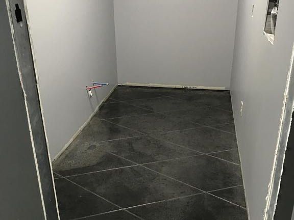 5th image of 702 N Carbon St #A