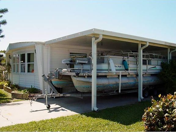 Pontoon Boat