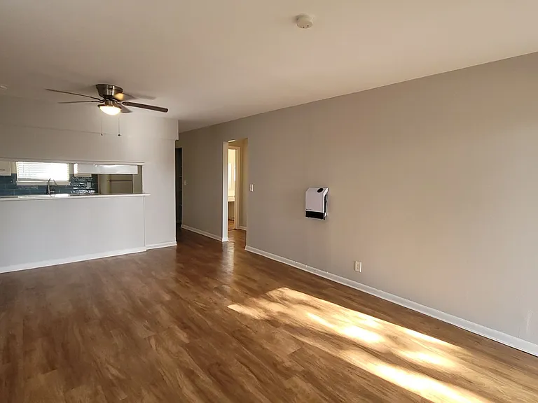 110-122 San Angelo Blvd — Photo 13