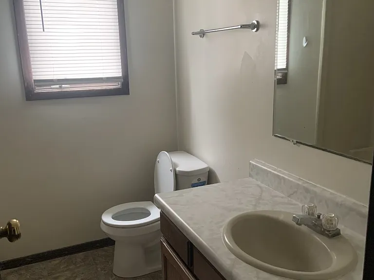 1701 University Dr #7 — Photo 5