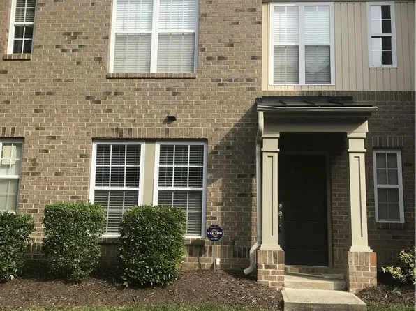 9807 Castain Dr, Raleigh, NC 27617