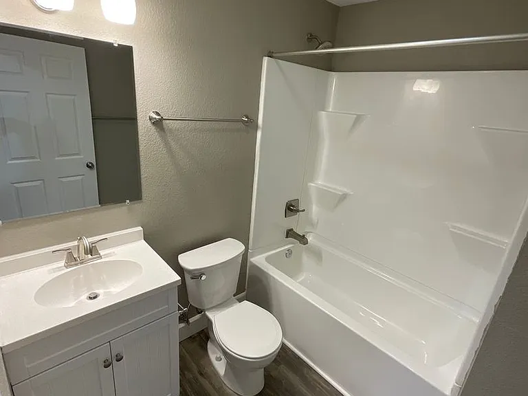 407 N Dunn St — Photo 26