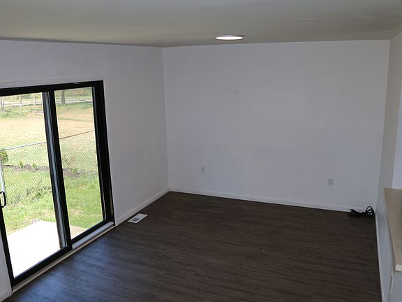 3rd image of 123 Marin Dr