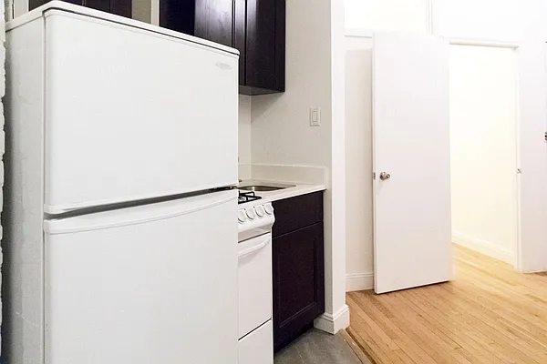 Rented by Kahen Properties | media 27