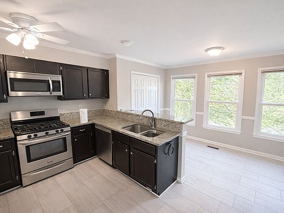 5th image of 9073 Carroll Manor Dr