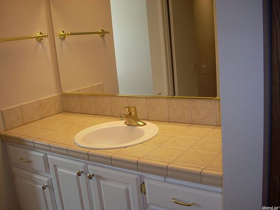 5th image of 2402 Larkspur Ln APT 261
