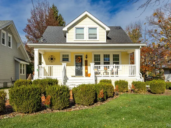 21909 Elmway St, Clinton Township, MI 48035