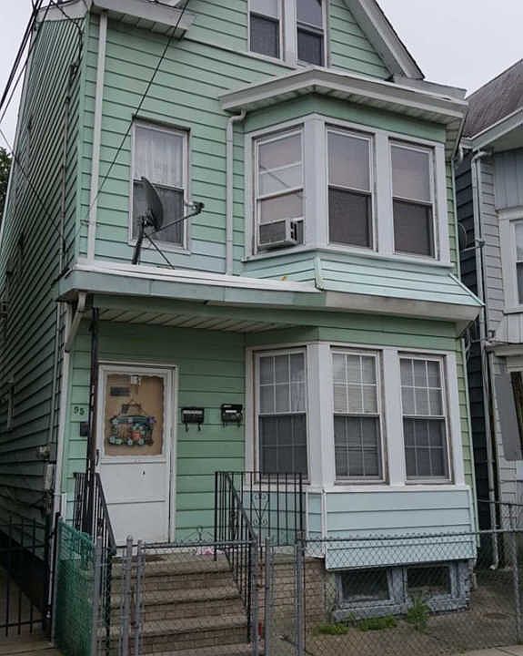 2nd image of 95 E 18th St