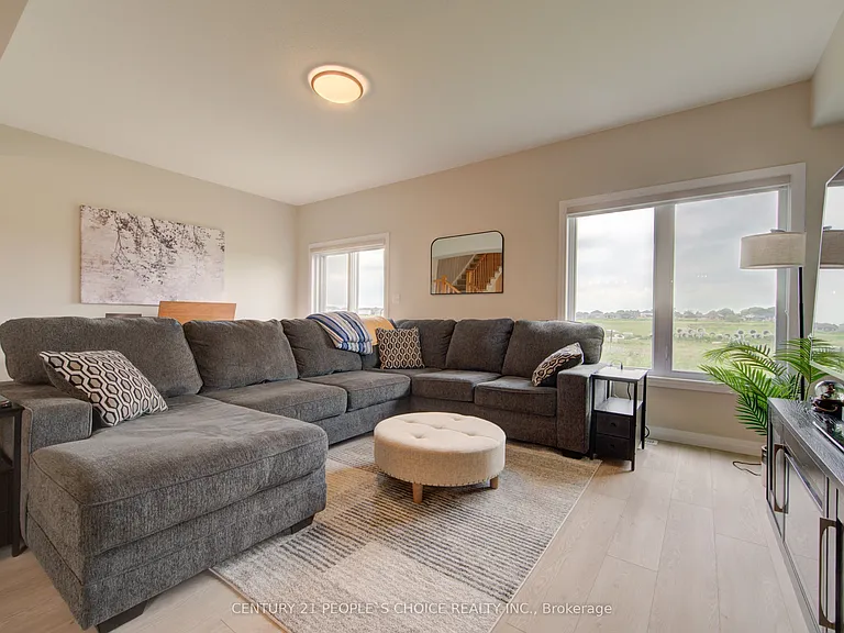 377 Bradshaw Dr — Photo 14