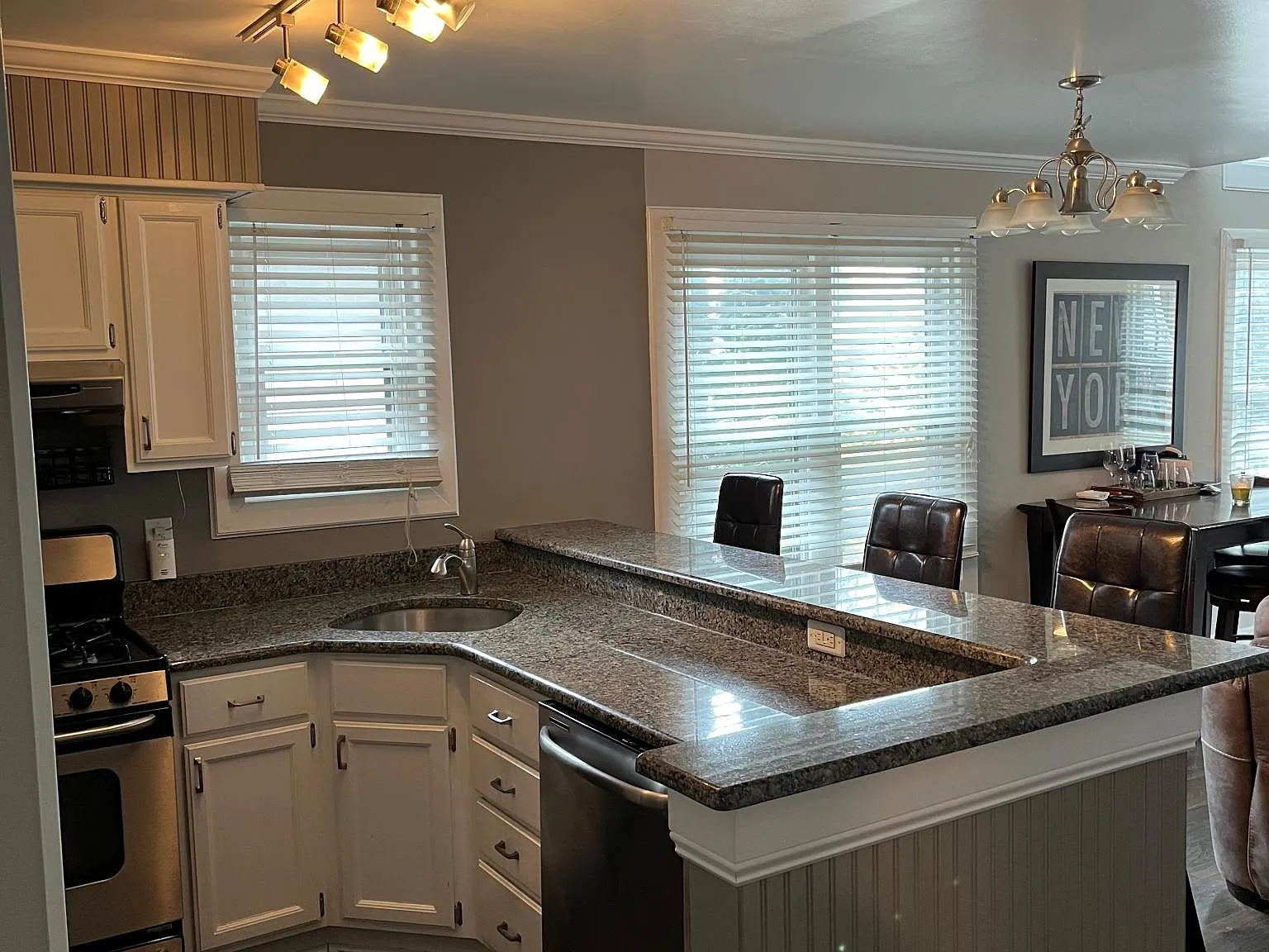 27 Cobb Pl — Photo 2