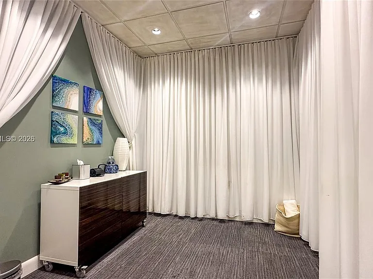 3801 Collins Ave #1502 — Photo 39