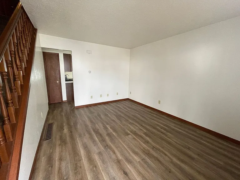 519 S Silverwood Ln #F — Photo 2