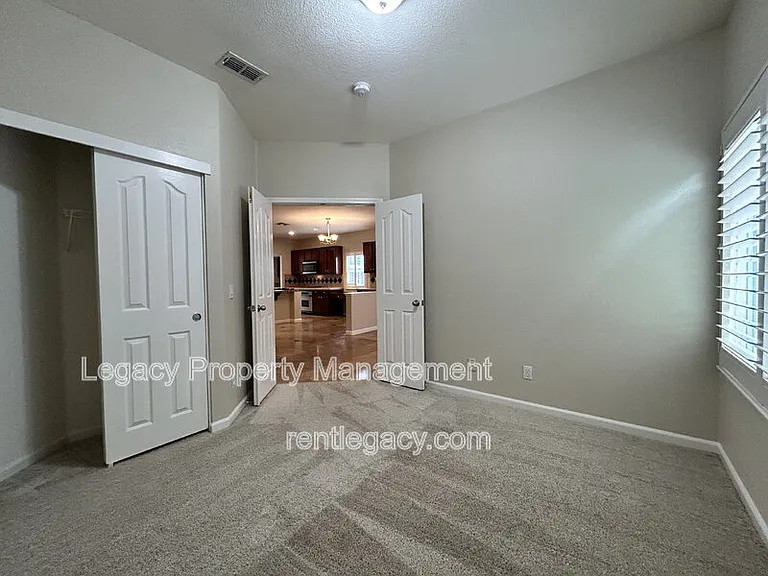 523 Cascade Dr — Photo 11