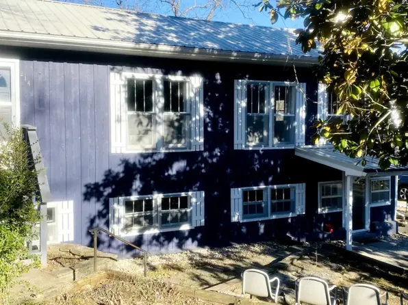 214 Squire Beaver Rd, Eureka Springs, AR 72631