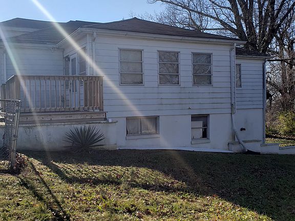 3rd image of 2114 Larchwood Ave NE