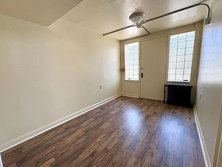 403 W James St — Photo 11