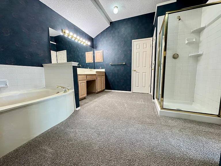 509 Raintree Cir — Photo 8