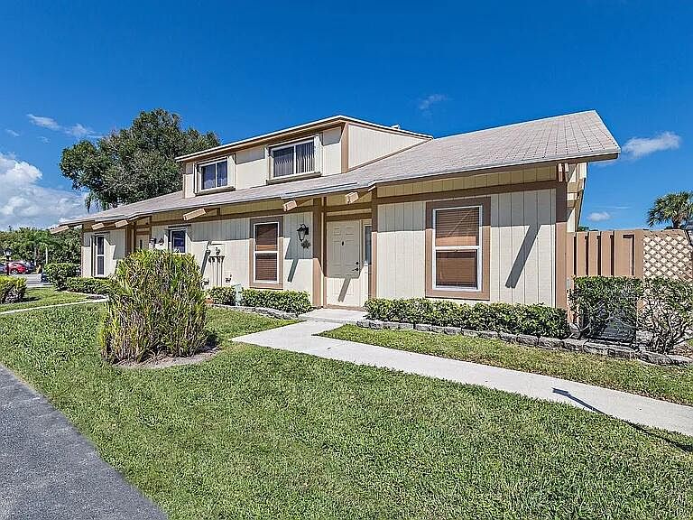 1st image of 211 Maplecrest Circle