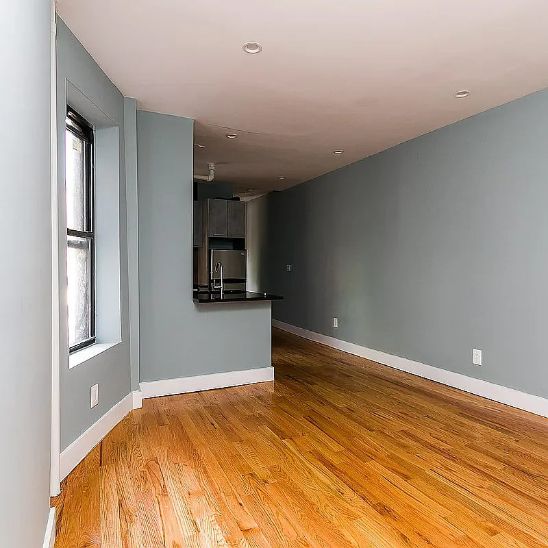 Building Photo - 370 E 23rd St #2N
