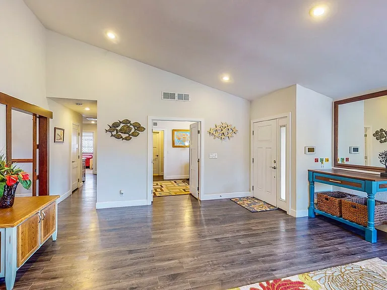 6543 Peachtree Ln — Photo 4