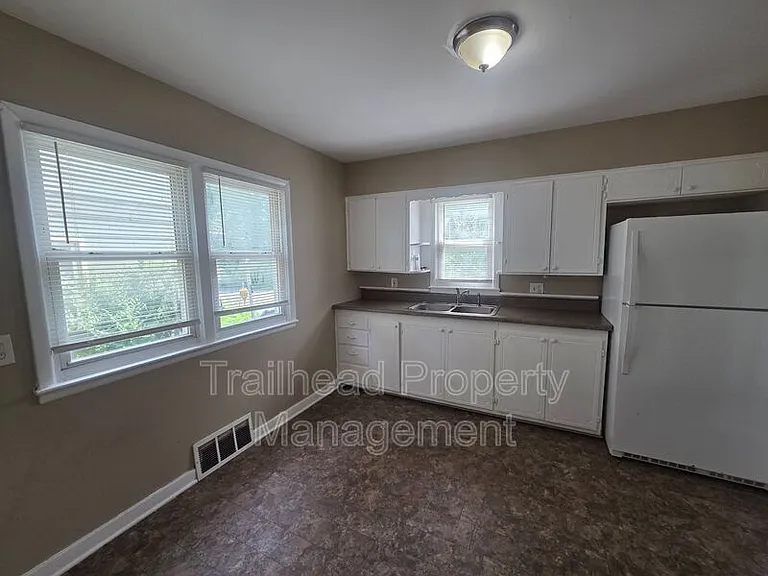 1223 N Cottage St — Photo 4