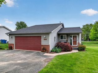 1102 Erskine Way, Waterford, MI 48328