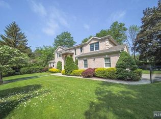 106 Alpine Dr, Closter, NJ 07624
