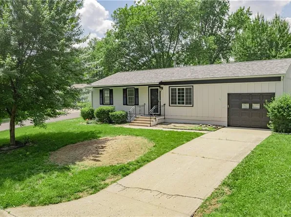 1310 N Viking Dr, Independence, MO 64056