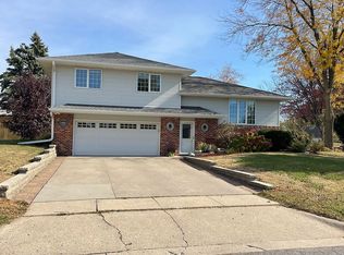 1012 Ratcliffe Dr, Marshalltown, IA 50158