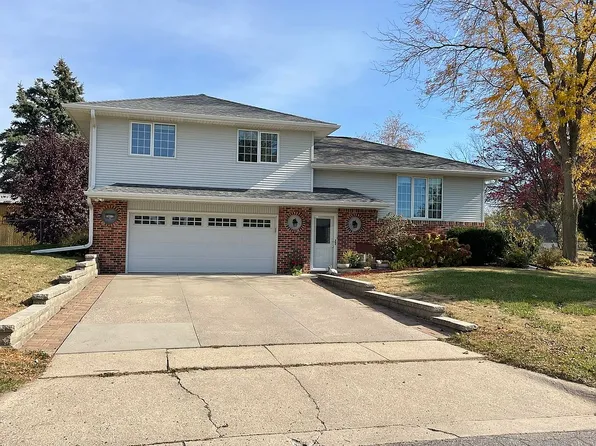 1012 Ratcliffe Dr, Marshalltown, IA 50158