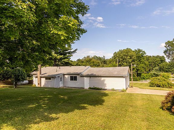 4th image of 2865 Logan Thornville Rd NE