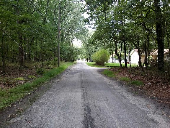5th image of 749 Forest Ave
