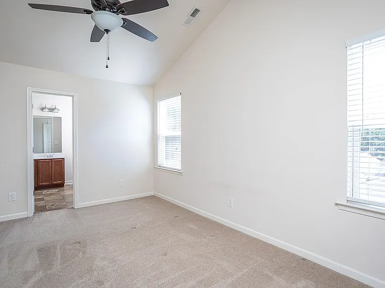 576 Camel St — Photo 15