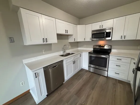 3002 18th St S, Fargo, ND 58103