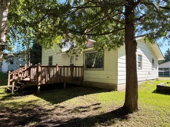 606 9th Ave SE, Roseau, MN 56751