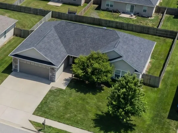 7520 W Golden Willow Dr, Columbia, MO 65202