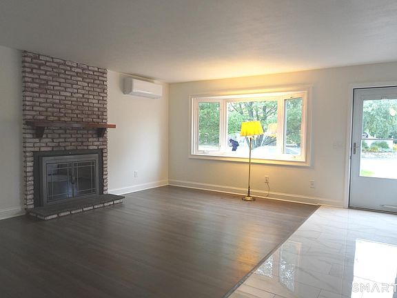 3rd image of 124 Harbor Dr