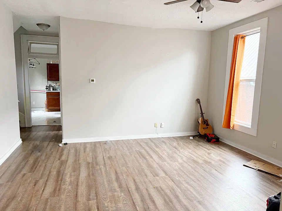 28 E Powell Ave #B