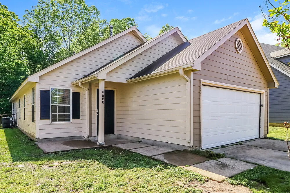 3 bed, 2.0 bath, 1499 sqft, $1,455 — Photo 3