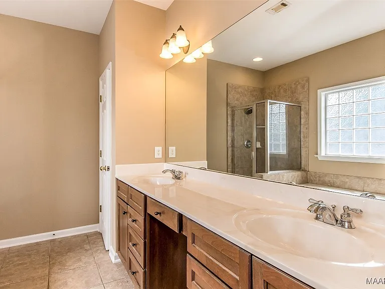 9625 Helmsley Cir — Photo 25