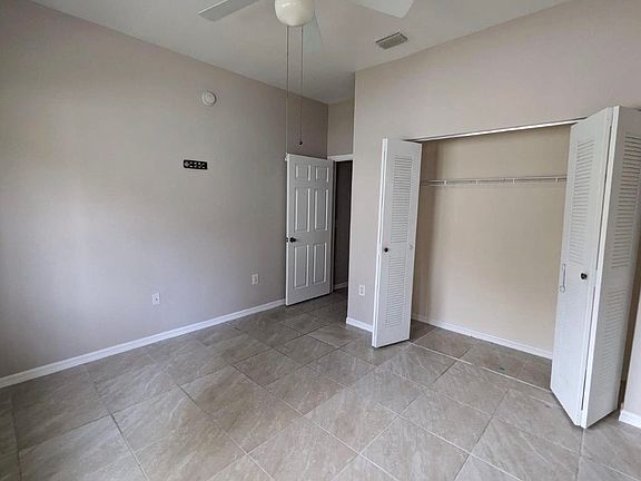 4th image of 260 Crestwood Cir
