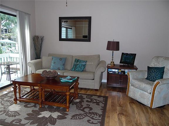 4th image of 19 Lemoyne Ave APT 20