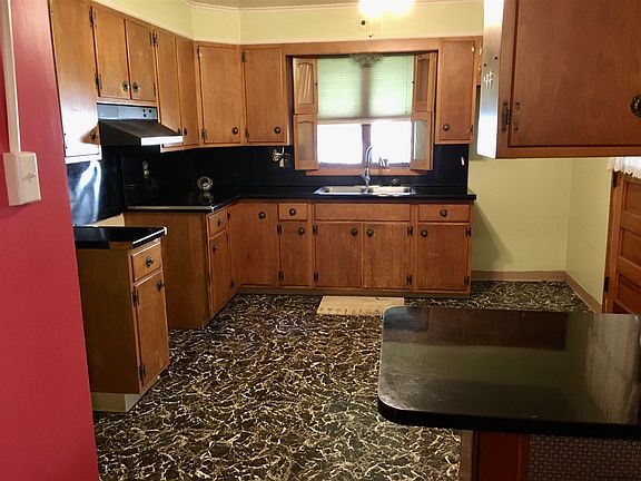 3rd image of 21 Sheridan Ave