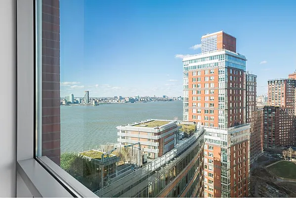 Sold by R New York | media 27