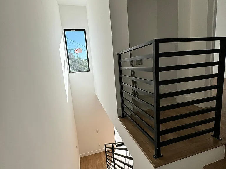 7434 Penfield Ave — Photo 12