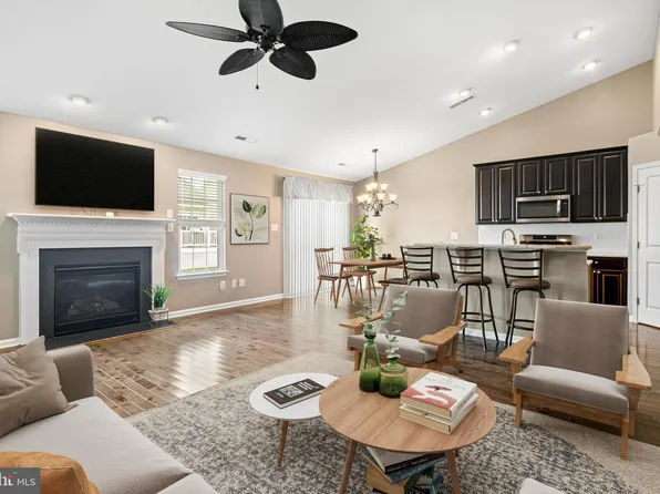 83 Virginia Dr, Atco, NJ 08004