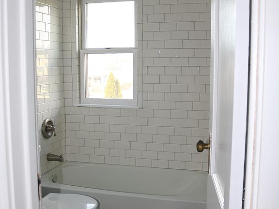 5th image of 614 Wells St #3