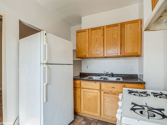 4th image of 1915 W Foster Ave #1