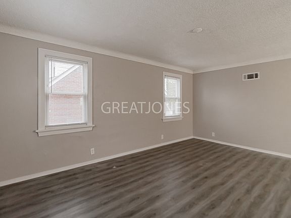 5th image of 3831 Oakridge Blvd